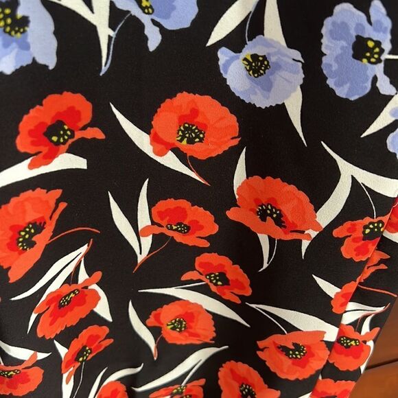 Ann Taylor Wide leg floral pants- size 8P - Picture 7 of 11